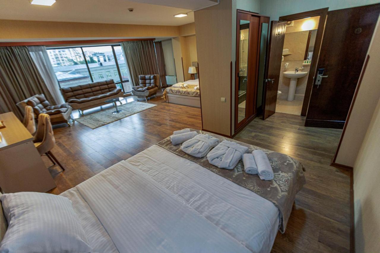 Pino Vere Palace Hotel Τυφλίδα Εξωτερικό φωτογραφία