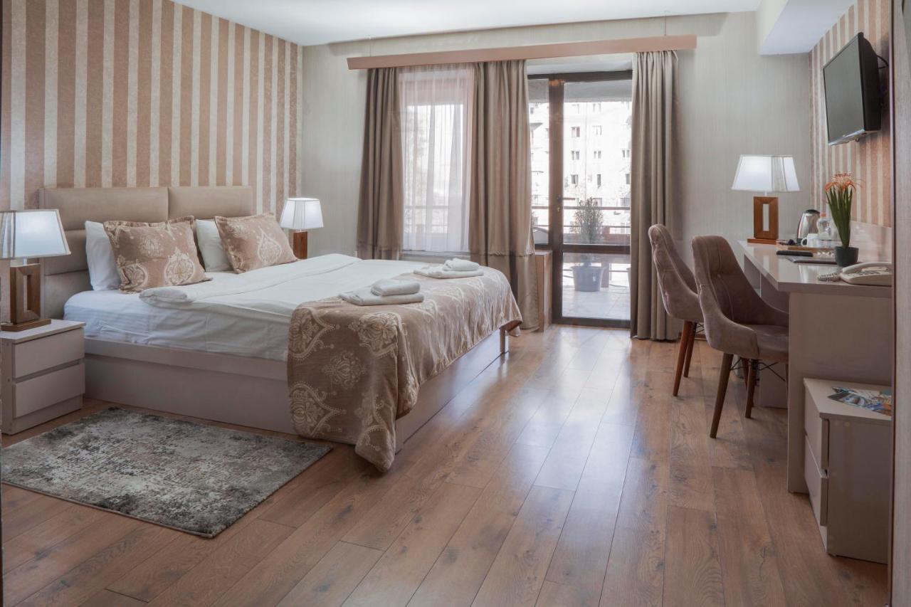 Pino Vere Palace Hotel Τυφλίδα Εξωτερικό φωτογραφία