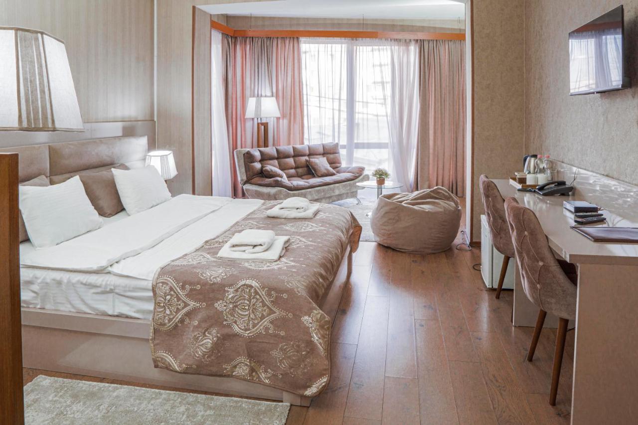 Pino Vere Palace Hotel Τυφλίδα Εξωτερικό φωτογραφία