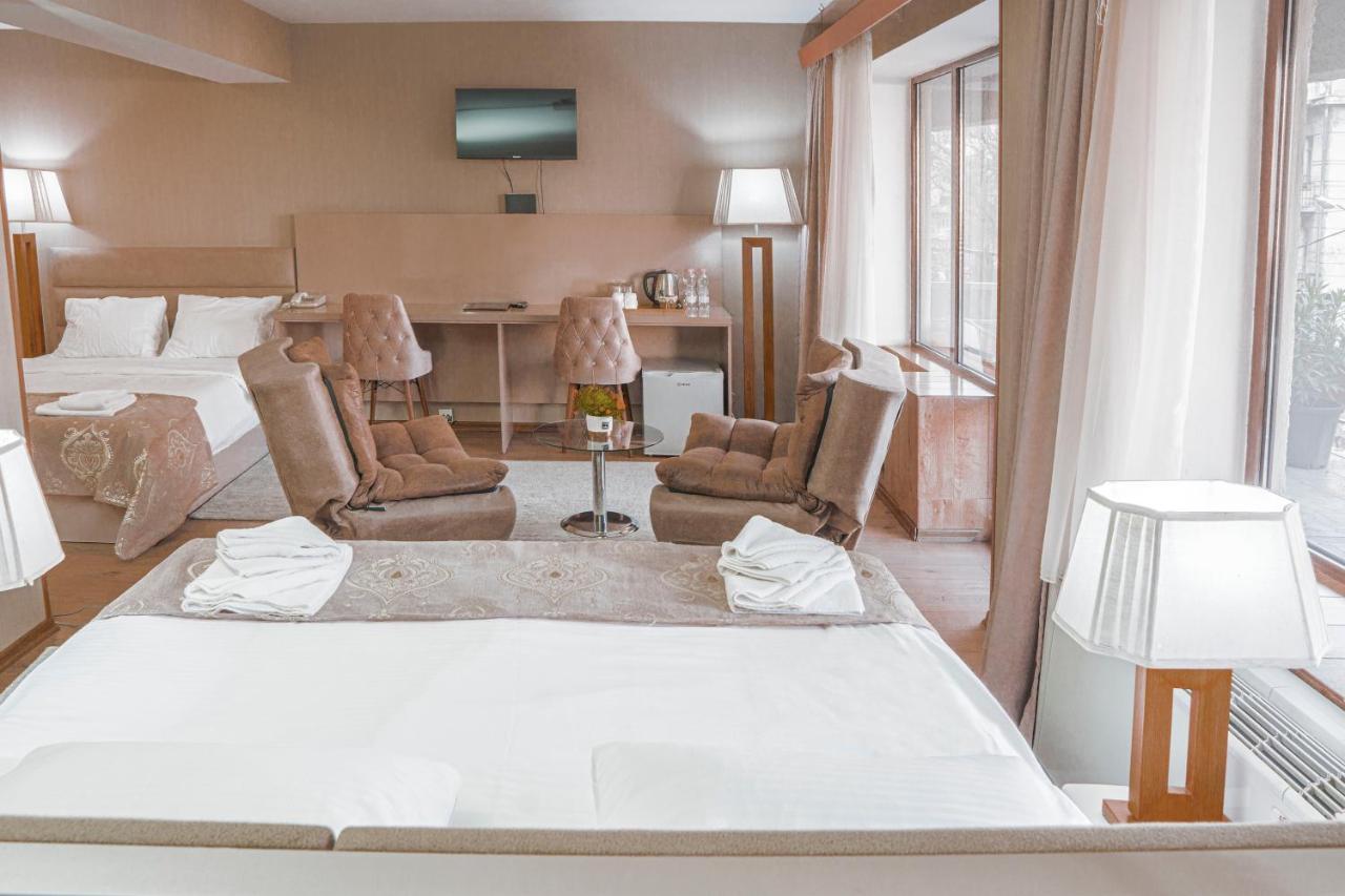 Pino Vere Palace Hotel Τυφλίδα Εξωτερικό φωτογραφία