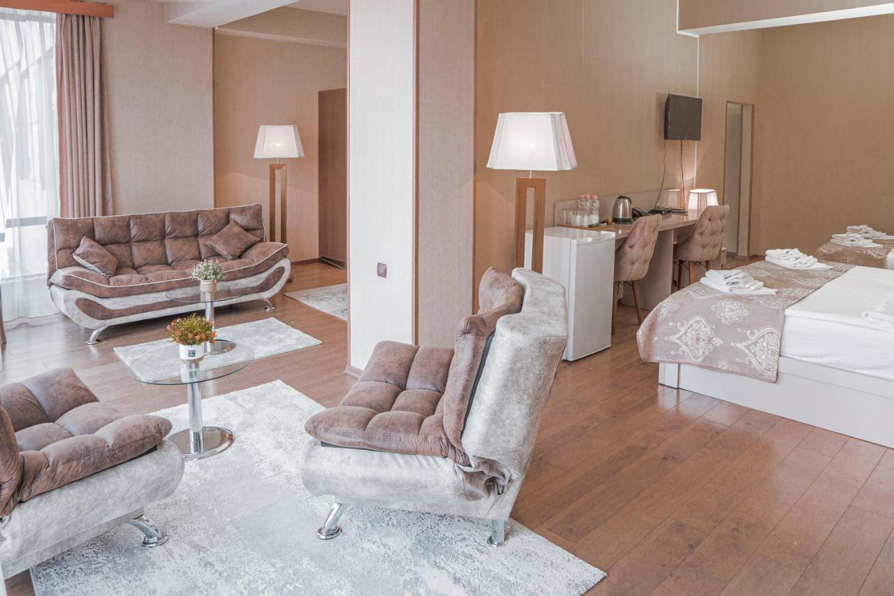 Pino Vere Palace Hotel Τυφλίδα Εξωτερικό φωτογραφία