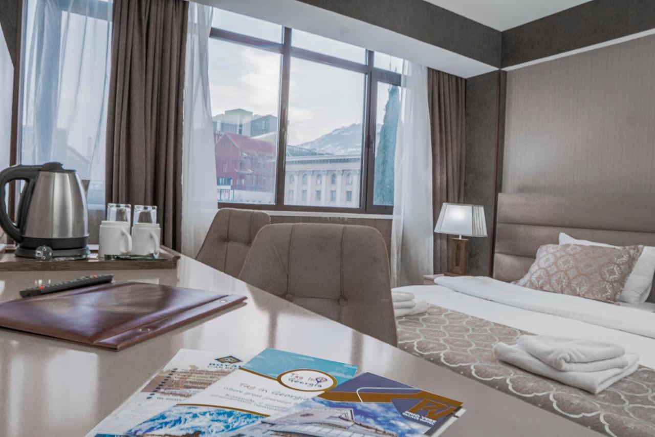 Pino Vere Palace Hotel Τυφλίδα Εξωτερικό φωτογραφία